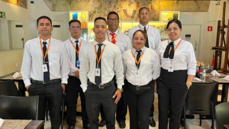 Egressos do Senac/SE hoje integram a equipe de garçons do Restaurante Escola Bistrô Cacique Chá