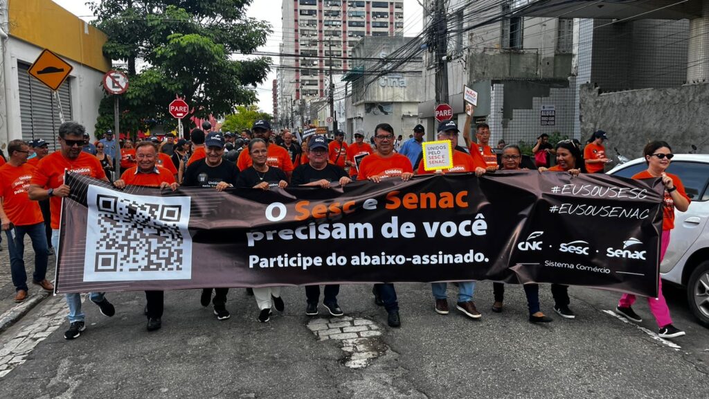 Dia S reúne centenas de pessoas contra o corte de 5% dos recursos do Sistema Fecomércio-Sesc-Senac 2 Dia S