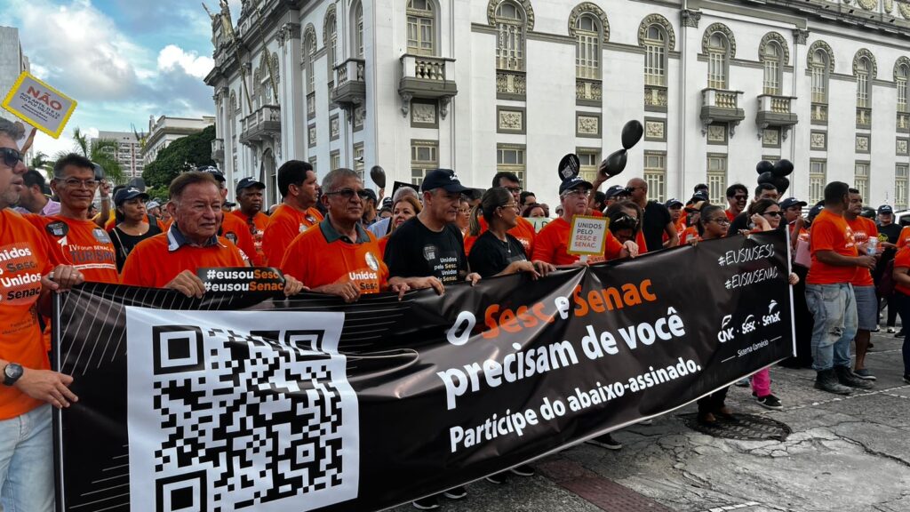 Dia S reúne centenas de pessoas contra o corte de 5% dos recursos do Sistema Fecomércio-Sesc-Senac 3 Dia S 2