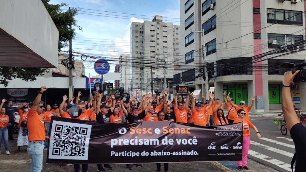 Dia S reúne centenas de pessoas contra o corte de 5% dos recursos do Sistema Fecomércio-Sesc-Senac 1 Dia S