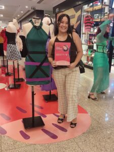 Projeto Integrador “Coragem de ser mulher” apresenta exposição de Moda no Shopping Riomar 4 WhatsApp Image 2023 10 11 at 22.51.14