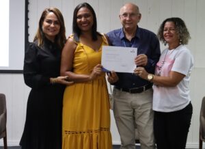 Mulheres em situação de vulnerabilidade de Laranjeiras recebem certificação do Senac 7 Certificados TJ mussuca 3 2
