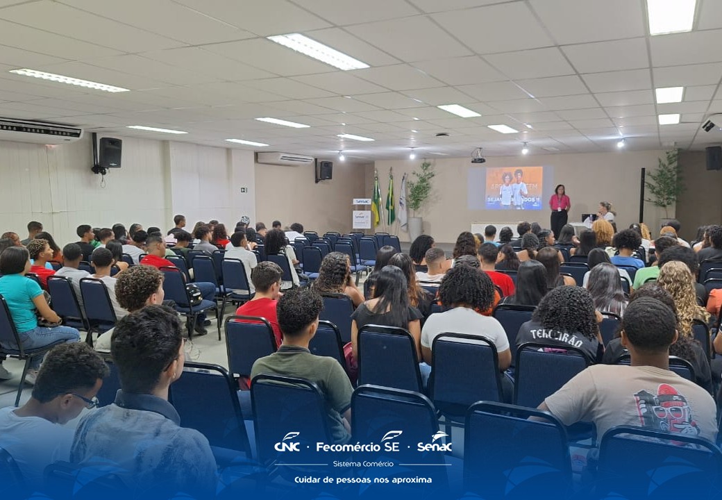Jovens dos cursos de aprendizagem são recepcionados no Senac SE 