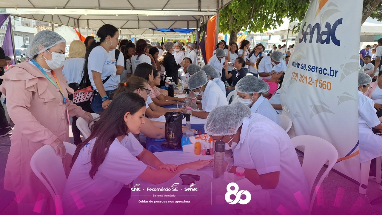Senac Sergipe leva saúde, beleza e cidadania à Praça Francisco Teles de Mendonça, em Itabaiana